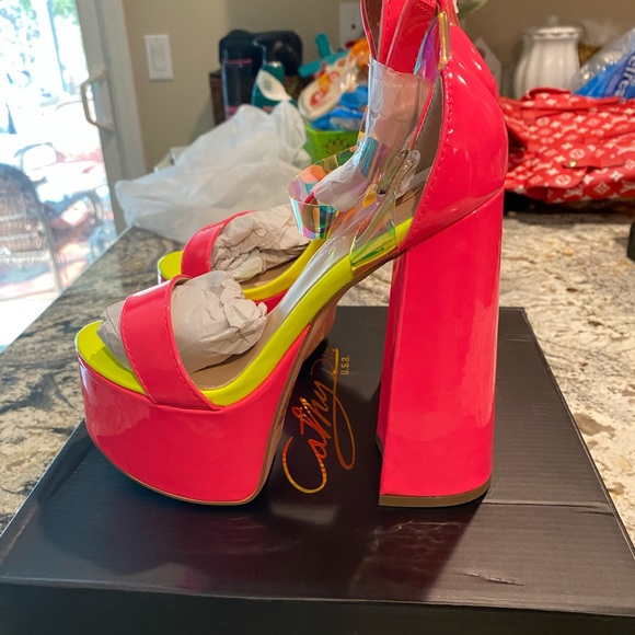 High heels - Picture 3 of 5